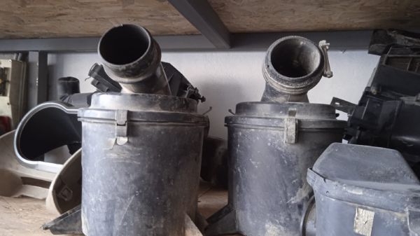 NİSSAN D22 ÇIKMA HAVA FİLTRE KUTUSU