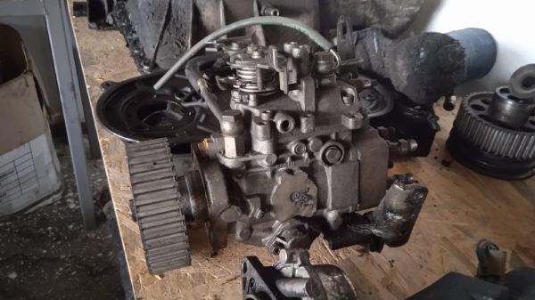 NİSSAN VANETTA ÇIKMA MAZOT POMPASI